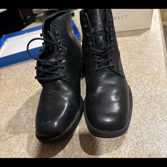 “Nine West” Leather Lace Up Boots! - Picture 3 of 6